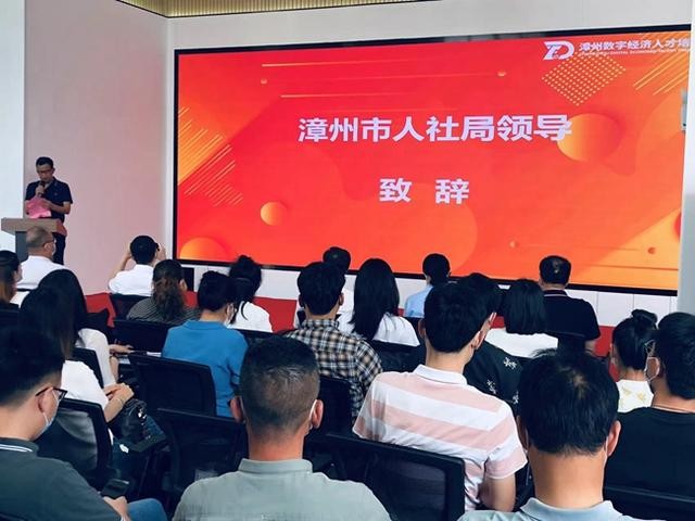 第二屆中國郵政新媒體主播大賽啟動儀式盛大舉行，并通過新華網線上直播