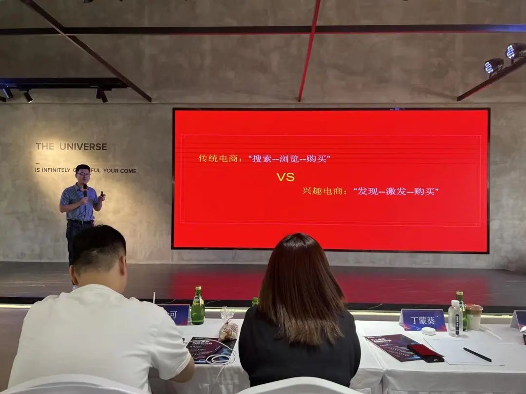 武漢大學新聞系的王雨薇，自2014年大二開始，就接觸到了直播，至今已長達6年