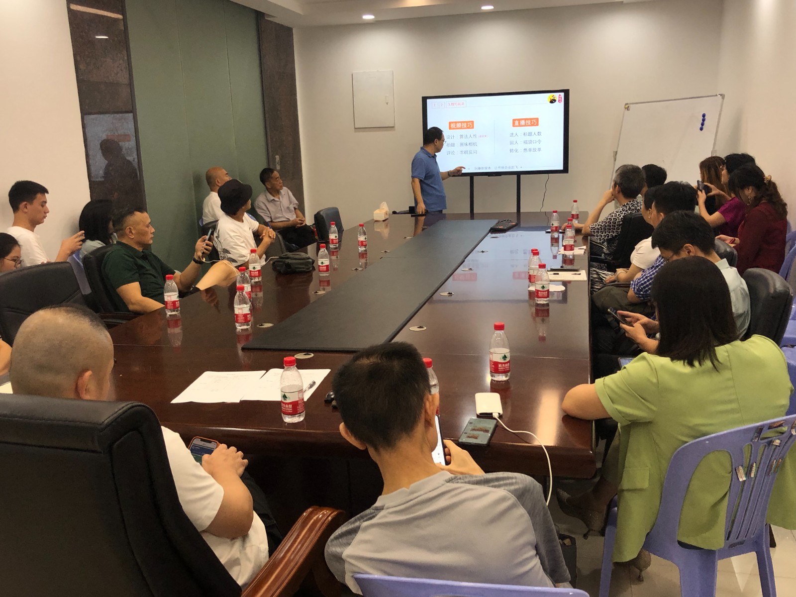 抖音電商貸、快手電商貸、拼多多電商貸（企業店／個體店）直播小店21天沉淀資金銀行來墊資兜底！