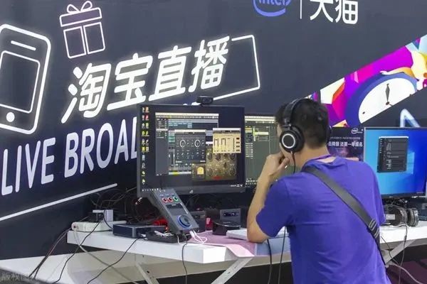深圳金熙源文化是一家專注珠寶行業(yè)的全平臺綜合服務(wù)商，可為珠寶企業(yè)提供優(yōu)質(zhì)的珠寶供應(yīng)鏈、直播電商運營、主播孵化培訓(xùn)