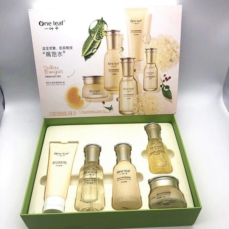 一葉子作為知名的化妝品品牌，其雪耳套裝一直備受關注。一葉子雪耳套裝，幫助各位學生黨女生更好地選擇適合自己的護膚產品。